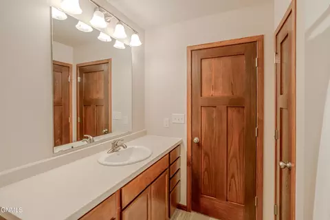 Bath - 235 Irvine Loop, Bismarck, ND 58504 photo 3 of 7