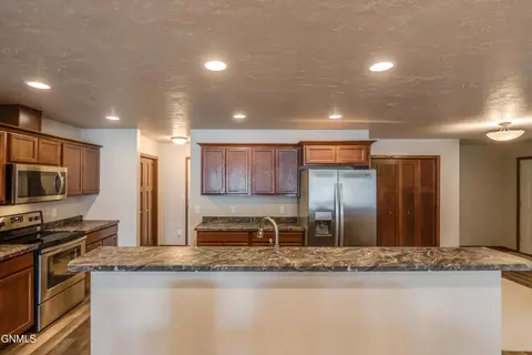 Kitchen - 235 Irvine Loop, Bismarck, ND 58504 photo 1 of 8