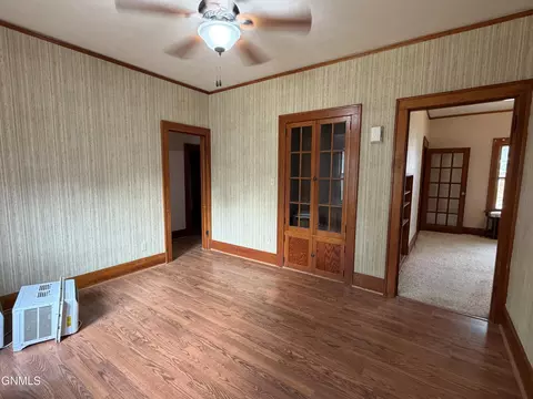 Living - 29 7th Ave W, Dickinson, ND 58601 photo 3 of 7