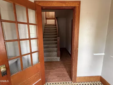 Entry Way - 29 7th Ave W, Dickinson, ND 58601 photo 2 of 8