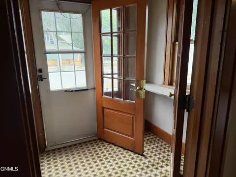 Entry Way - 29 7th Ave W, Dickinson, ND 58601 photo 1 of 8