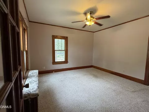 Living - 29 7th Ave W, Dickinson, ND 58601 photo 1 of 7