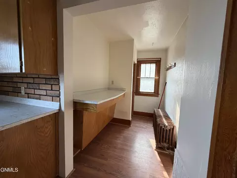 Entry Way - 29 7th Ave W, Dickinson, ND 58601 photo 4 of 8