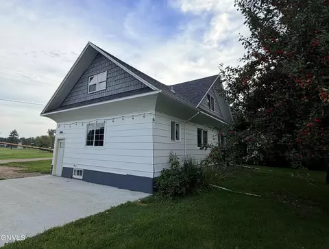 Exterior - 105 Ruth St S, Streeter, ND 58483 photo 2 of 5