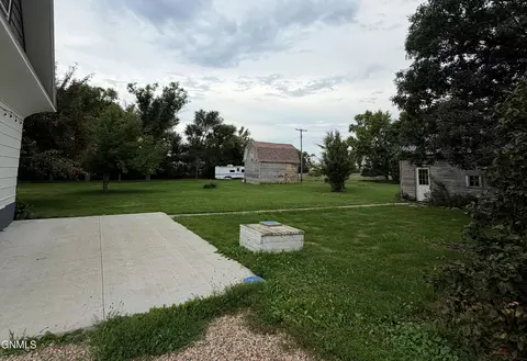 Exterior - 105 Ruth St S, Streeter, ND 58483 photo 3 of 5