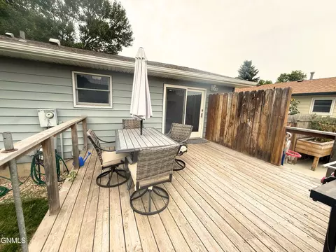 Exterior - 2316 8th Ave E, Williston, ND 58801 photo 4 of 7