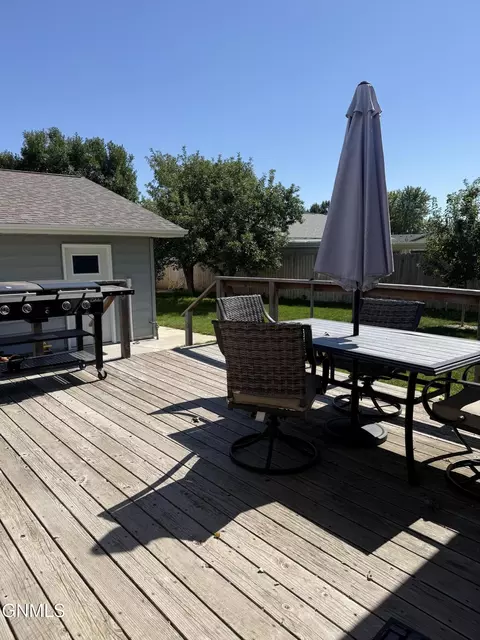 Exterior - 2316 8th Ave E, Williston, ND 58801 photo 7 of 7