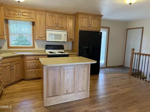 Kitchen - 2108 Saint Benedict Dr, Bismarck, ND 58501 photo 5 of 6
