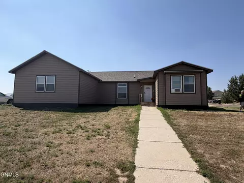 923 35th St NE, Watford City, ND 58854