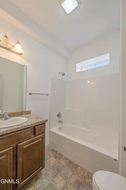 Bath - 2113 23rd St W, Williston, ND 58801 photo 4 of 4