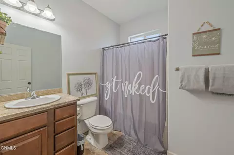 Bath - 2113 23rd St W, Williston, ND 58801 photo 3 of 4