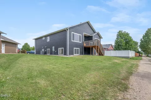 Exterior - 2113 23rd St W, Williston, ND 58801 photo 2 of 3