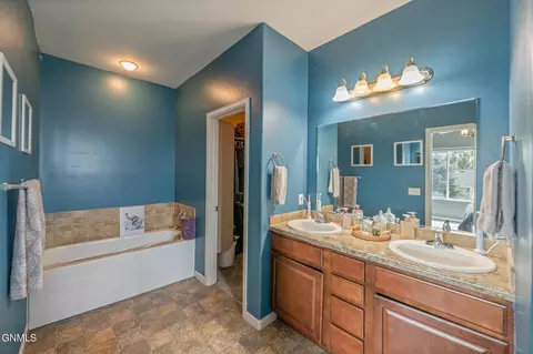 Bath - 2113 23rd St W, Williston, ND 58801 photo 1 of 4
