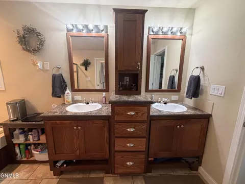 Bath - 5467 Nicholas Ave, Williston, ND 58801 photo 5 of 5