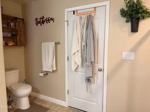 Bath - 5467 Nicholas Ave, Williston, ND 58801 photo 2 of 5