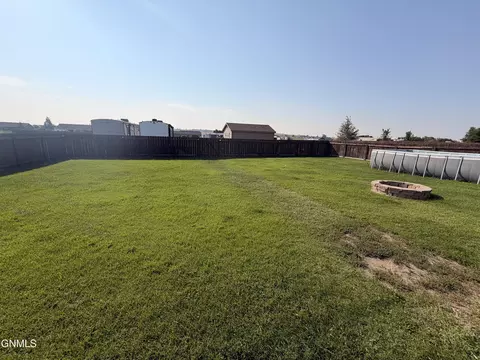 Exterior - 5467 Nicholas Ave, Williston, ND 58801 photo 4 of 10