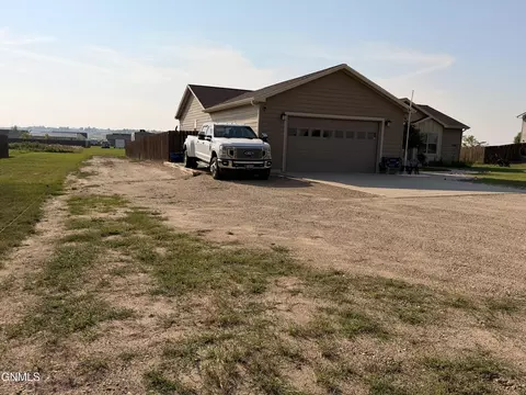 Exterior - 5467 Nicholas Ave, Williston, ND 58801 photo 7 of 10