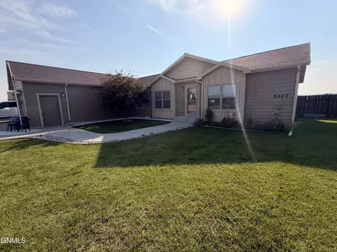 Exterior - 5467 Nicholas Ave, Williston, ND 58801 photo 1 of 10