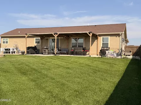 Exterior - 5467 Nicholas Ave, Williston, ND 58801 photo 5 of 10