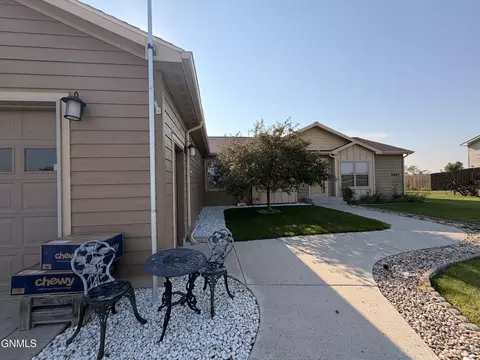 Exterior - 5467 Nicholas Ave, Williston, ND 58801 photo 9 of 10