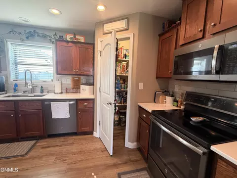 Kitchen - 5467 Nicholas Ave, Williston, ND 58801 photo 3 of 6