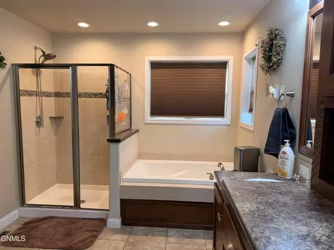 Bath - 5467 Nicholas Ave, Williston, ND 58801 photo 1 of 5