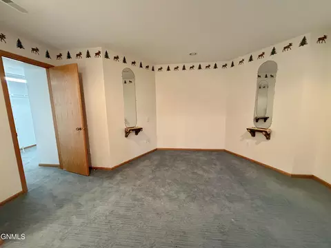 Bedroom - 417 7th St NW, Beulah, ND 58523 photo 6 of 9