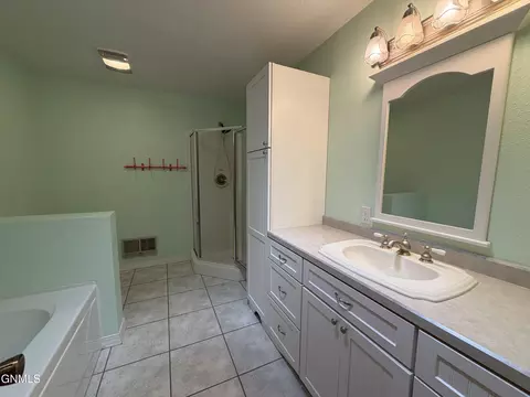 Bath - 417 7th St NW, Beulah, ND 58523 photo 1 of 5