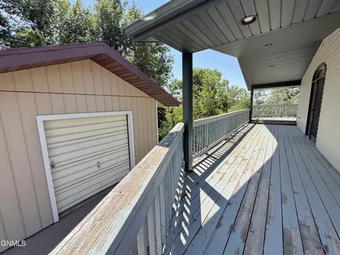 Exterior - 417 7th St NW, Beulah, ND 58523 photo 8 of 10