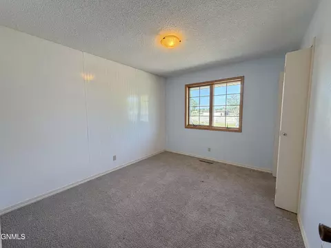 Bedroom - 417 7th St NW, Beulah, ND 58523 photo 1 of 9