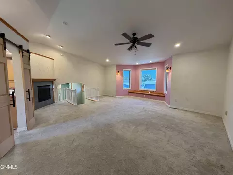 Living - 417 7th St NW, Beulah, ND 58523 photo 7 of 16