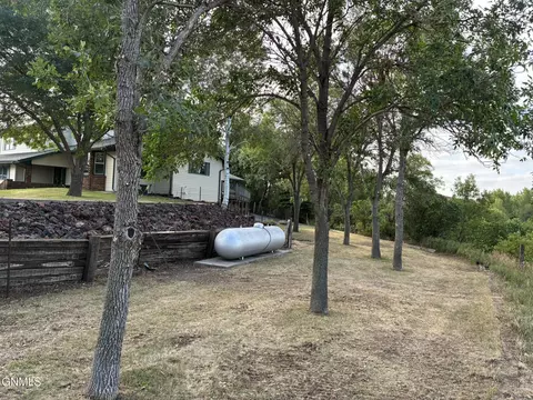 Exterior - 417 7th St NW, Beulah, ND 58523 photo 9 of 10