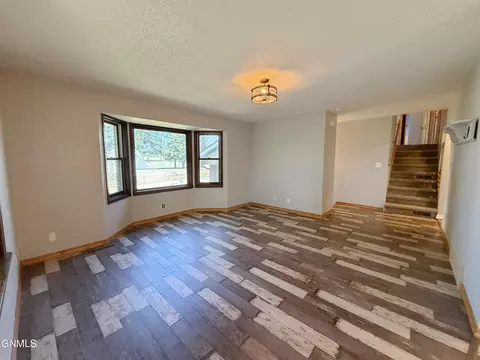 Living - 417 7th St NW, Beulah, ND 58523 photo 5 of 16