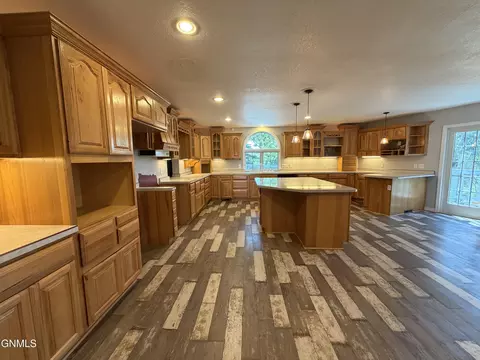 Kitchen - 417 7th St NW, Beulah, ND 58523 photo 2 of 6