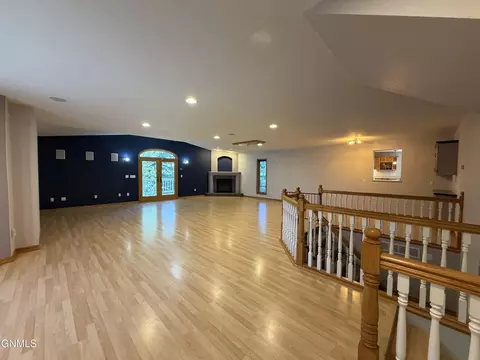 Living - 417 7th St NW, Beulah, ND 58523 photo 10 of 16