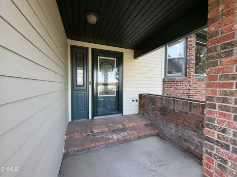 Exterior - 417 7th St NW, Beulah, ND 58523 photo 2 of 10