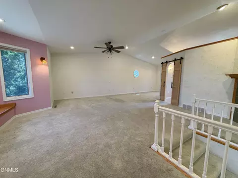 Living - 417 7th St NW, Beulah, ND 58523 photo 6 of 16