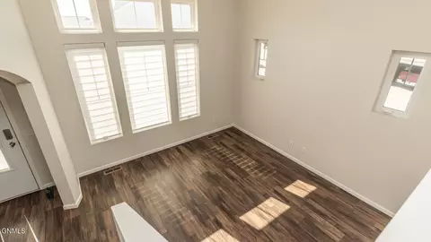 Living - 3215 Kenner Loop, Bismarck, ND 58504 photo 2 of 3