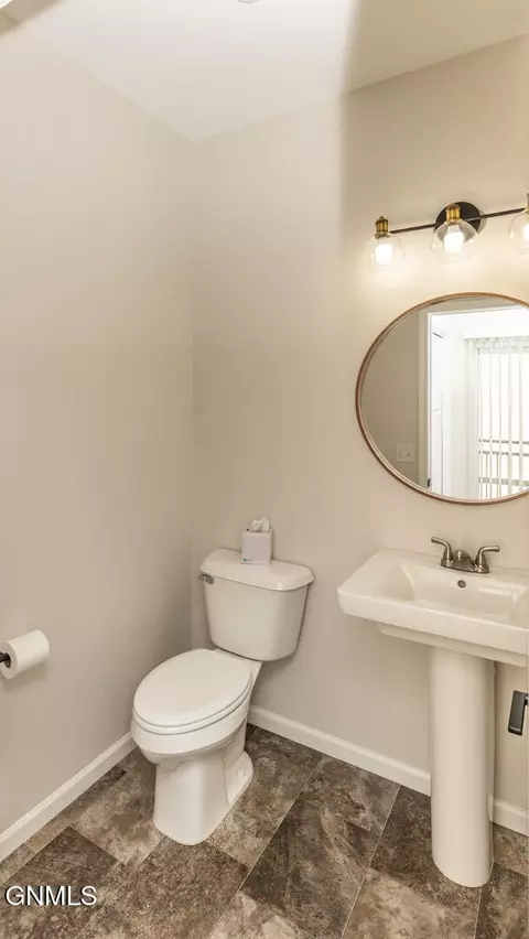 Bath - 3215 Kenner Loop, Bismarck, ND 58504 photo 2 of 9