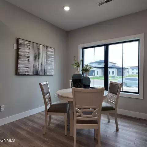 Dining - 2412 Dutton Cir SE, Mandan, ND 58554 photo 2 of 3
