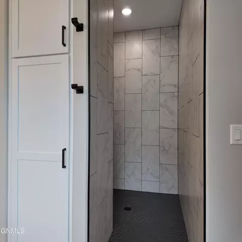 Bath - 2412 Dutton Cir SE, Mandan, ND 58554 photo 4 of 12