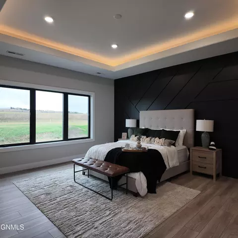 Bedroom - 2412 Dutton Cir SE, Mandan, ND 58554 photo 2 of 5