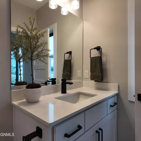 Bath - 2412 Dutton Cir SE, Mandan, ND 58554 photo 7 of 12
