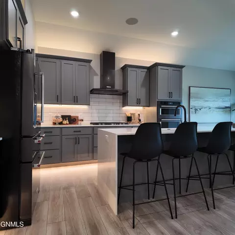 Kitchen - 2412 Dutton Cir SE, Mandan, ND 58554 photo 2 of 8