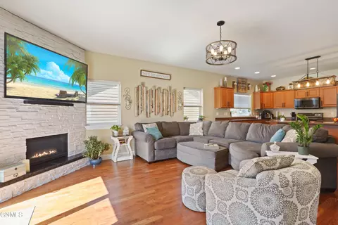 Living - 1731 25th St W, Williston, ND 58801 photo 2 of 4