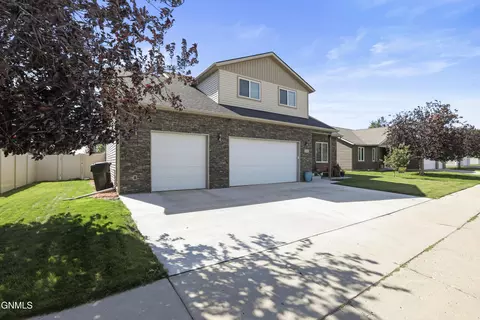 Exterior - 1731 25th St W, Williston, ND 58801 photo 3 of 10