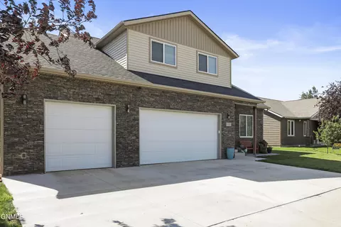 Exterior - 1731 25th St W, Williston, ND 58801 photo 2 of 10
