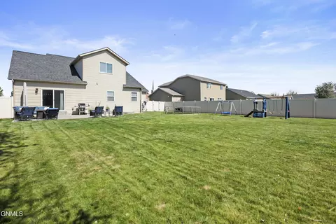 Exterior - 1731 25th St W, Williston, ND 58801 photo 9 of 10