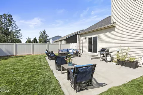 Exterior - 1731 25th St W, Williston, ND 58801 photo 7 of 10