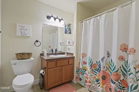 Bath - 1731 25th St W, Williston, ND 58801 photo 2 of 3